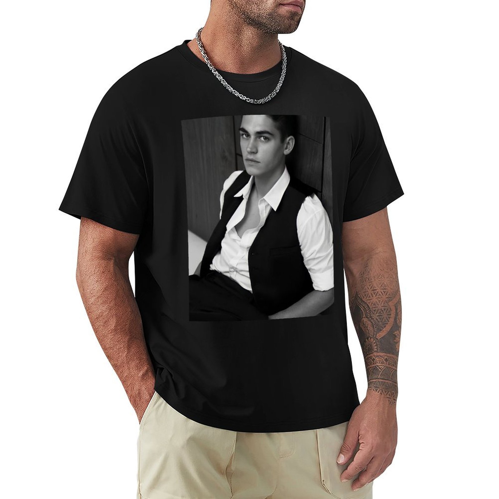 Mens Fashion Magazines - ヒーロー・ファインズ・ティフィン - TINGSマガジンTシャツ カジュアルファッション 半袖コットンTシャツ