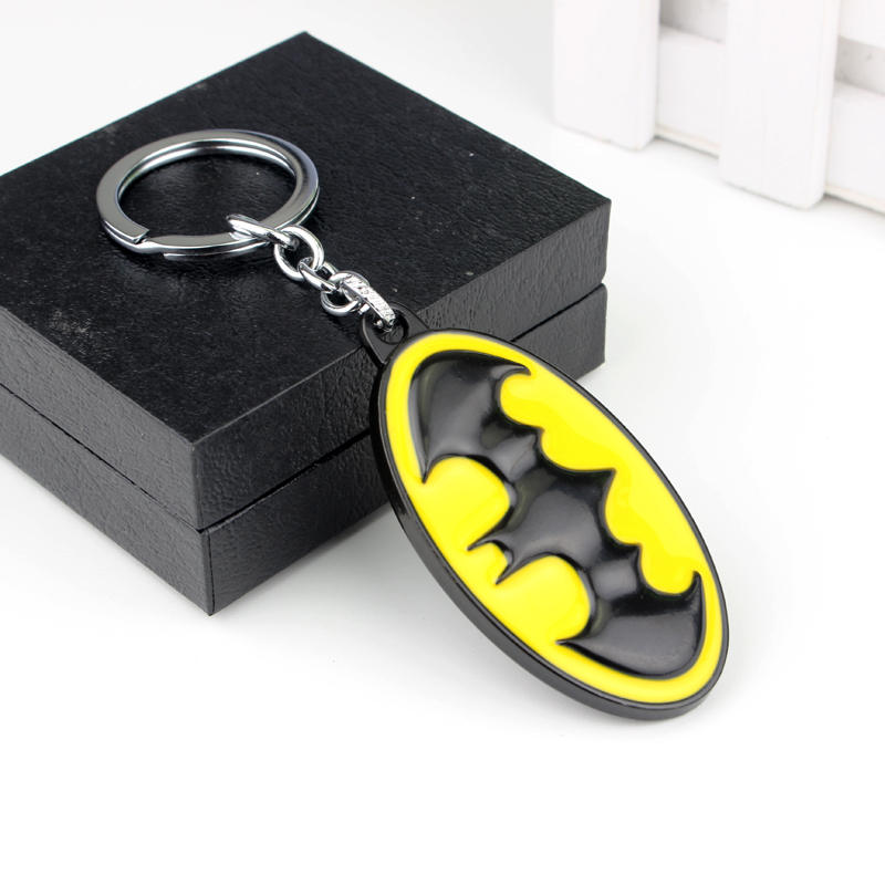 クリエイティブな黒と黄色の楕円形の金属製キーホルダー、バット - Men Fashion Key のレビューと価格