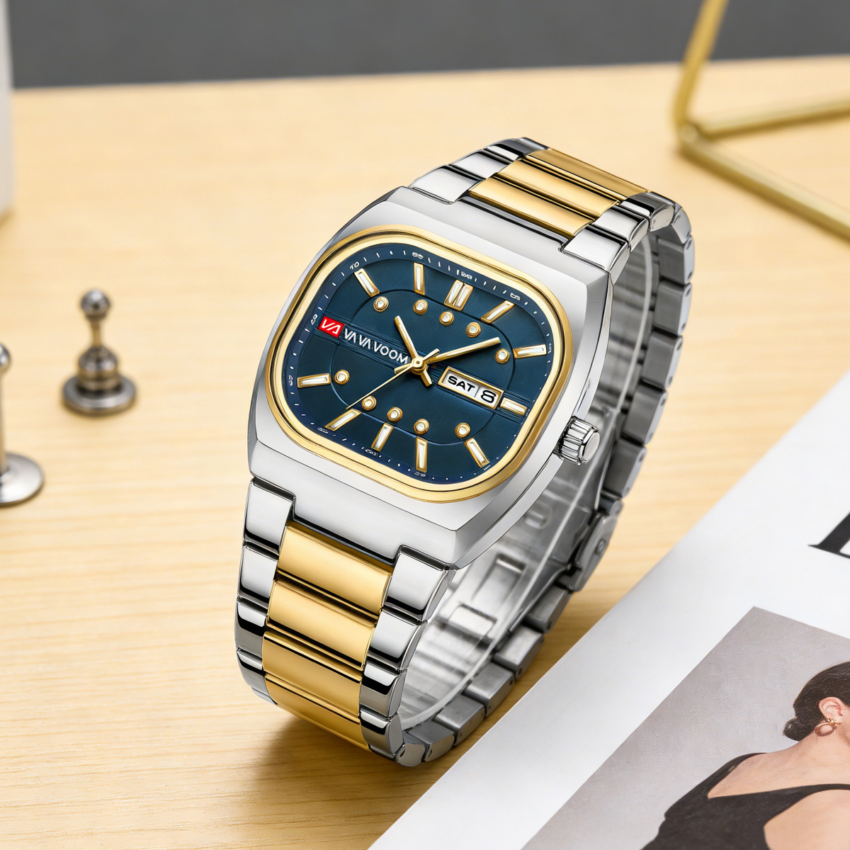 スクエア型の新しいユニークなデザインのスチール製人気クォーツ - Fashion Mens Watches のレビューと価格
