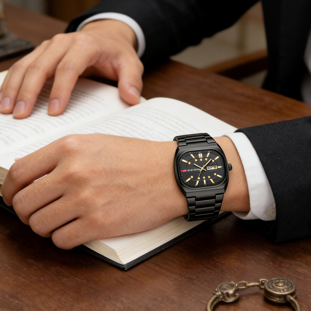 スクエア型の新しいユニークなデザインのスチール製人気クォーツ - Fashion Mens Watches のレビューと価格